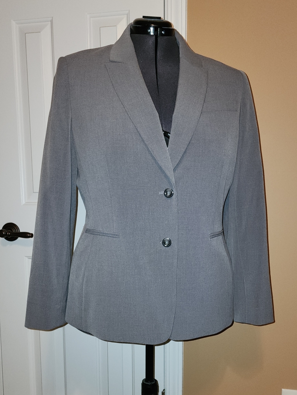 Tahari ASL Gray Tailored Two-Button Blazer